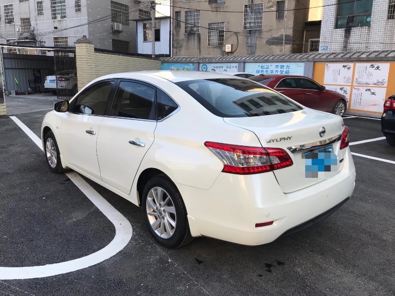婁底15年日產軒逸1