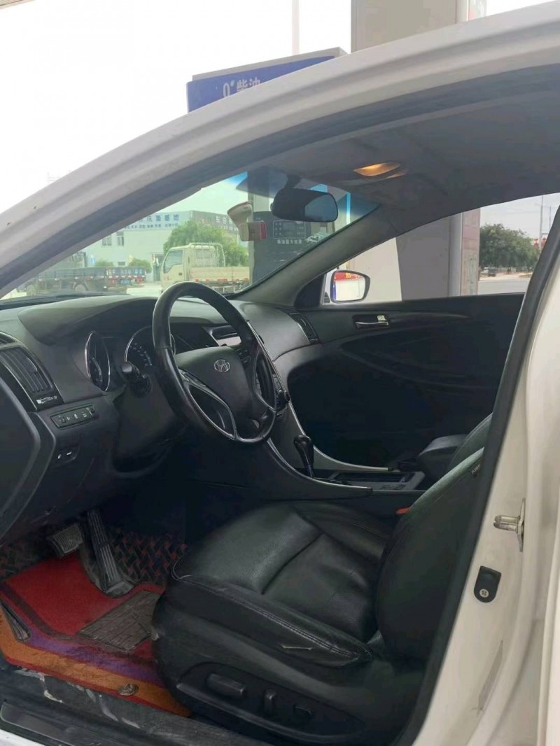 保定14年现代索纳塔八4