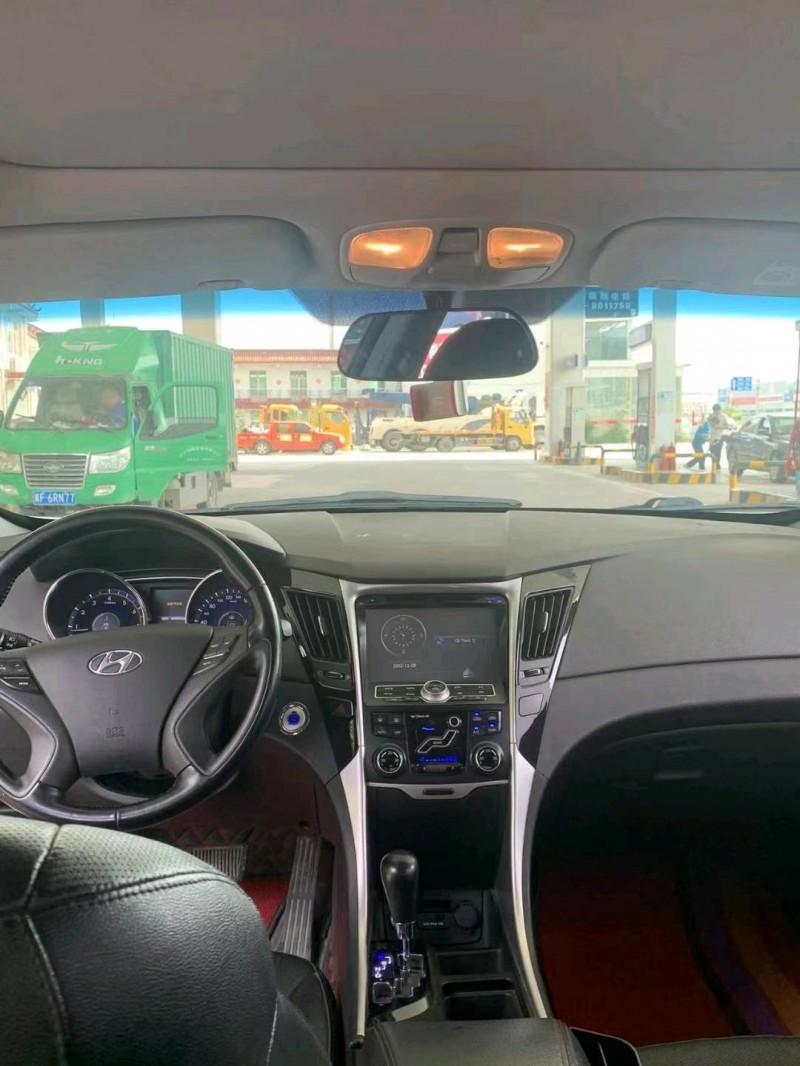 保定14年现代索纳塔八5