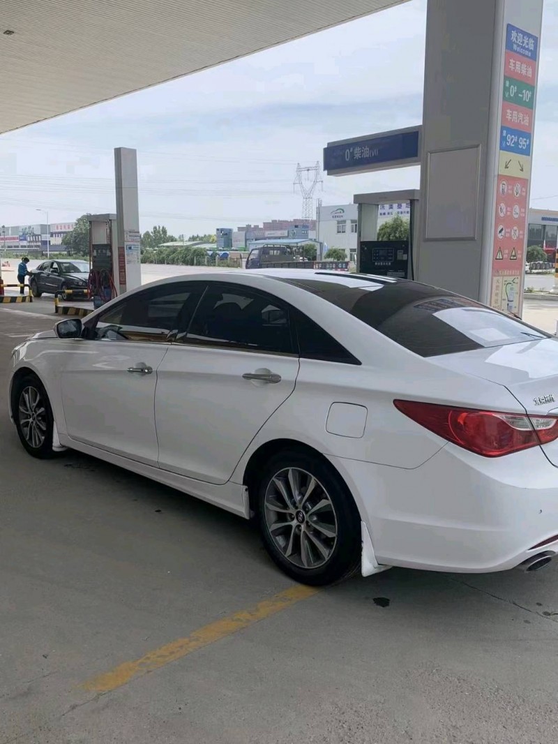 保定14年现代索纳塔八8