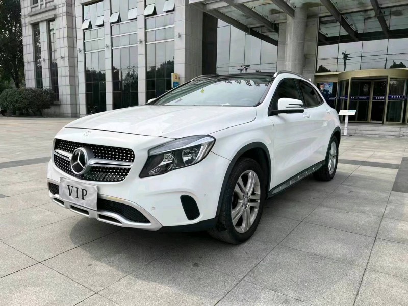 枣庄17年奔驰GLA8