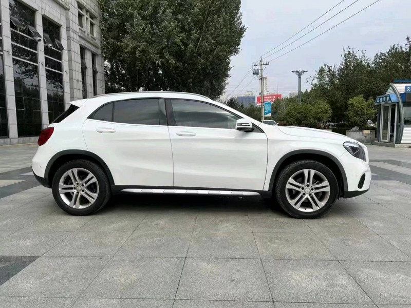 枣庄17年奔驰GLA1