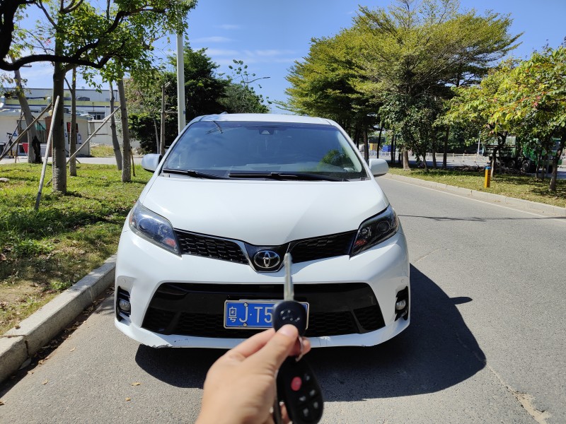 东莞18年丰田塞纳10