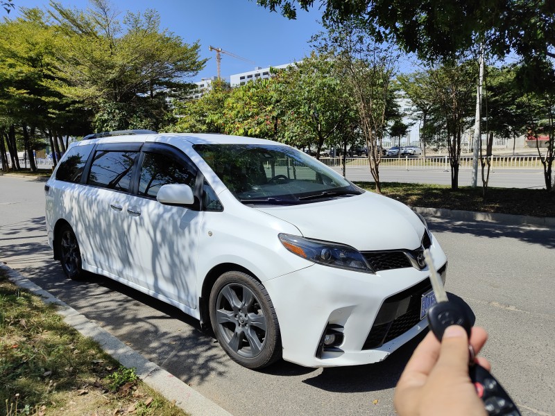 东莞18年丰田塞纳9