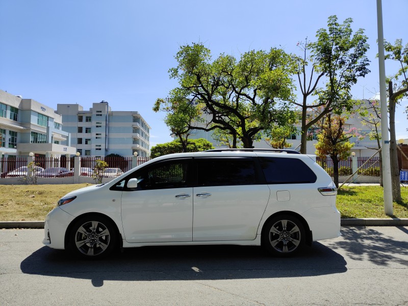 东莞18年丰田塞纳7