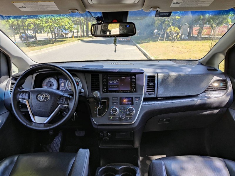 东莞18年丰田塞纳4