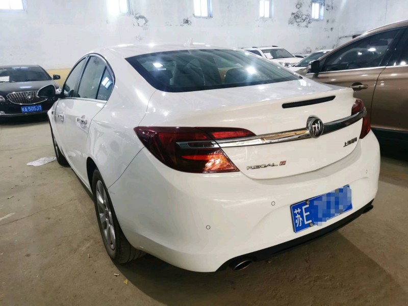 保定16年别克君威GS8