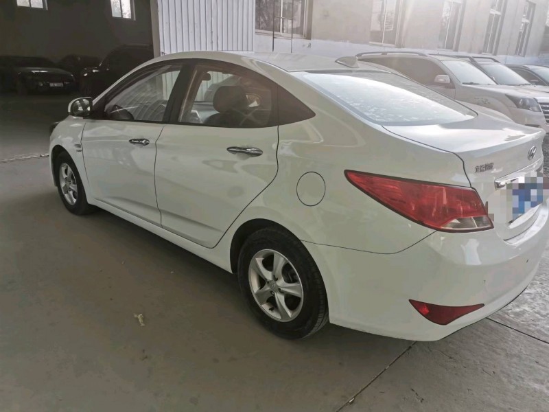 保定14年现代瑞纳4