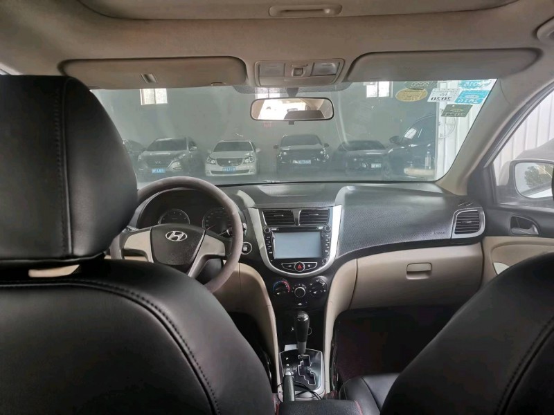 保定14年现代瑞纳2