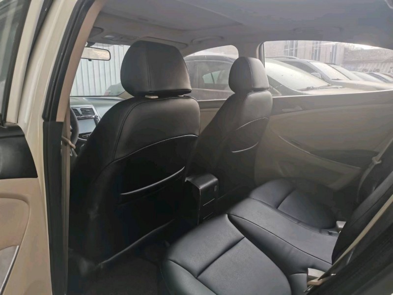 保定14年现代瑞纳1