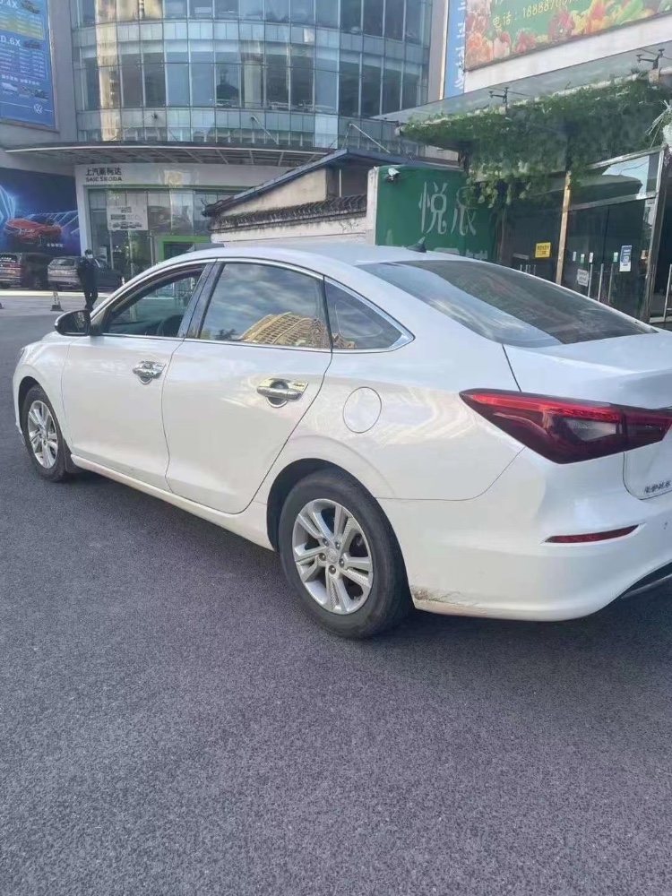 貴陽20年長安汽車逸動5
