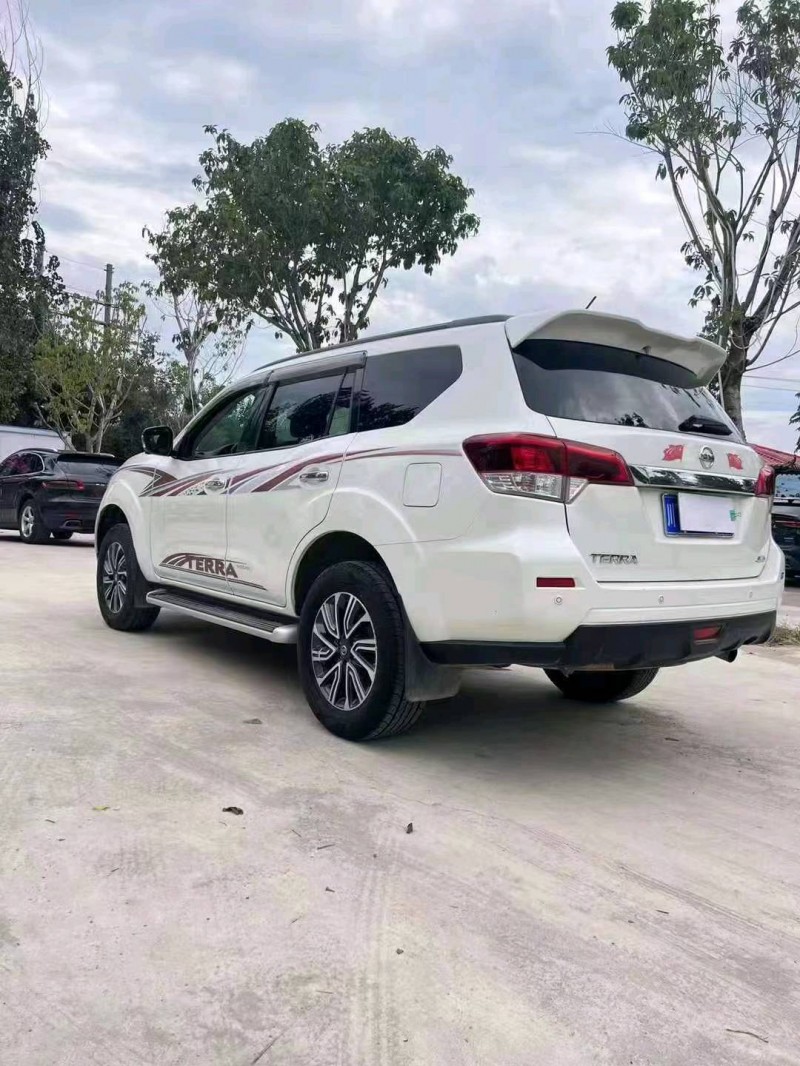 成都18年日产途达2