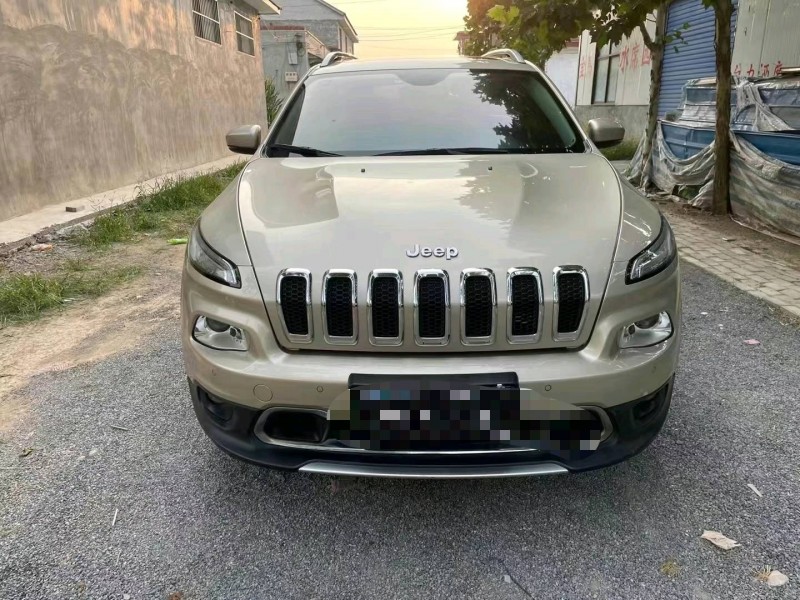 鄭州16年Jeep自由光1