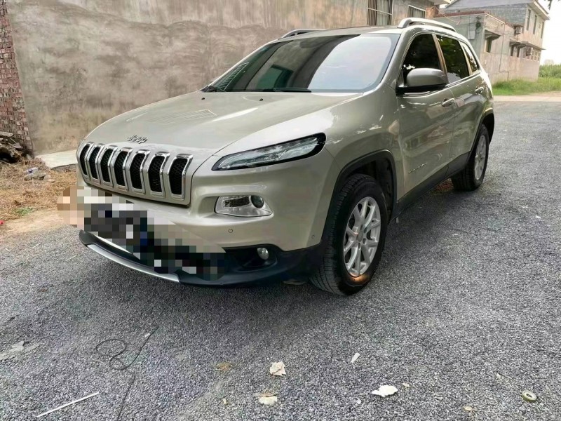 郑州16年Jeep自由光2