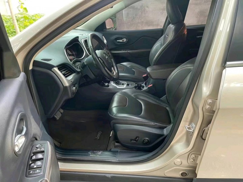 郑州16年Jeep自由光5