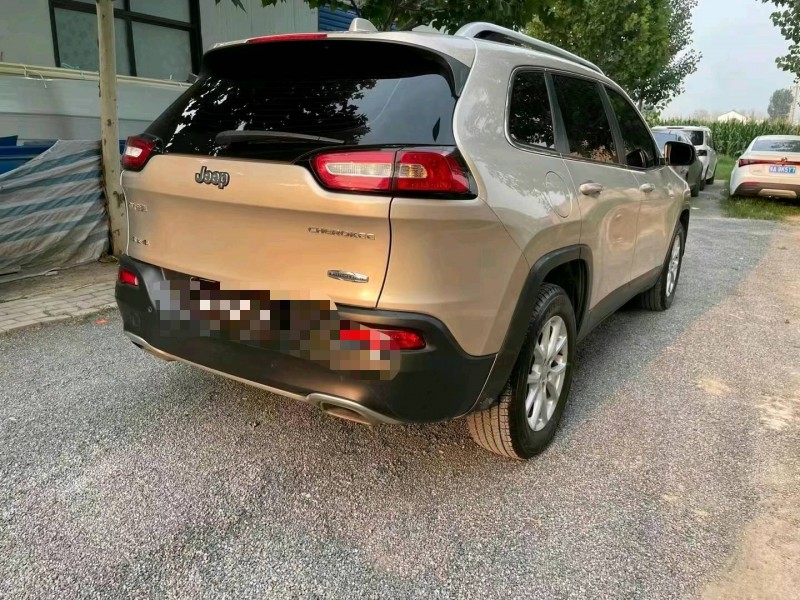 郑州16年Jeep自由光7