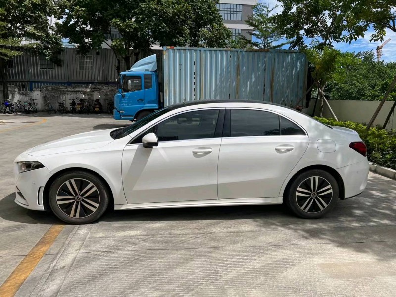 广州19年奔驰A3