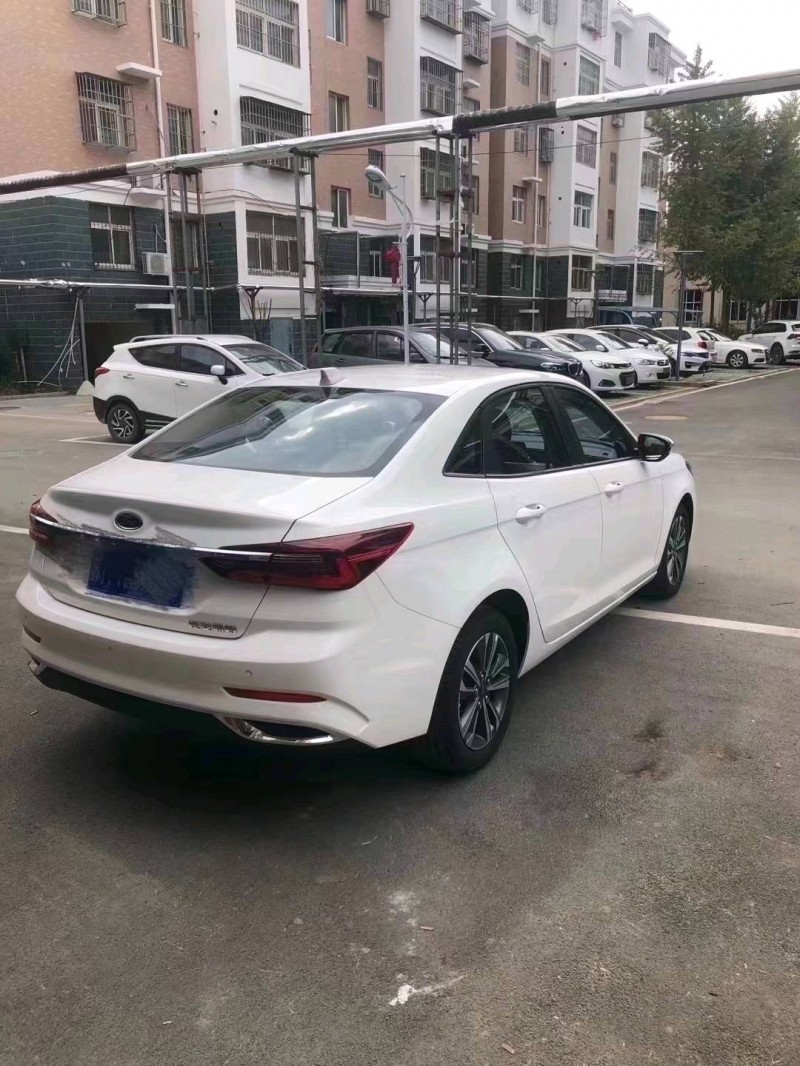 北京22年福特福睿斯6