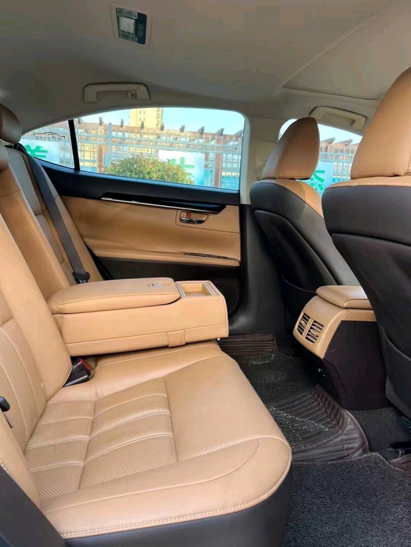 徐州16年雷克萨斯ES5