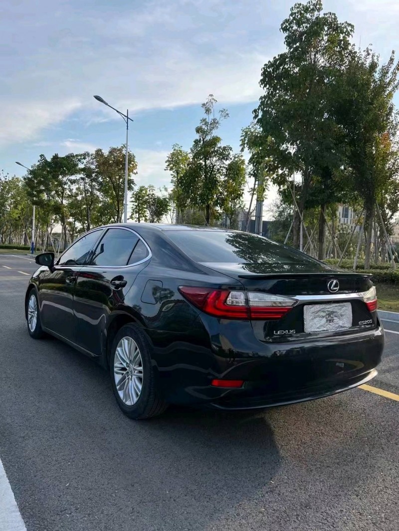 徐州16年雷克萨斯ES8