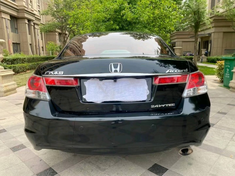 青岛10年本田雅阁3