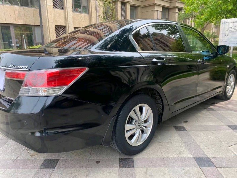 青岛10年本田雅阁9