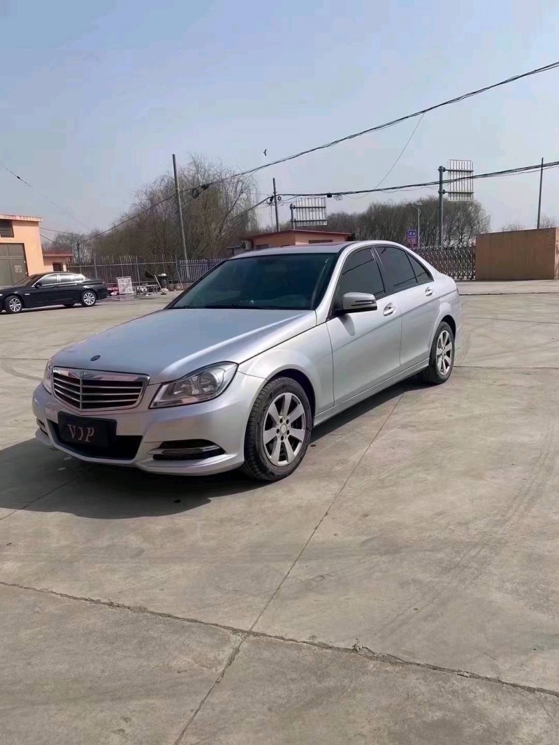 济宁13年奔驰C2