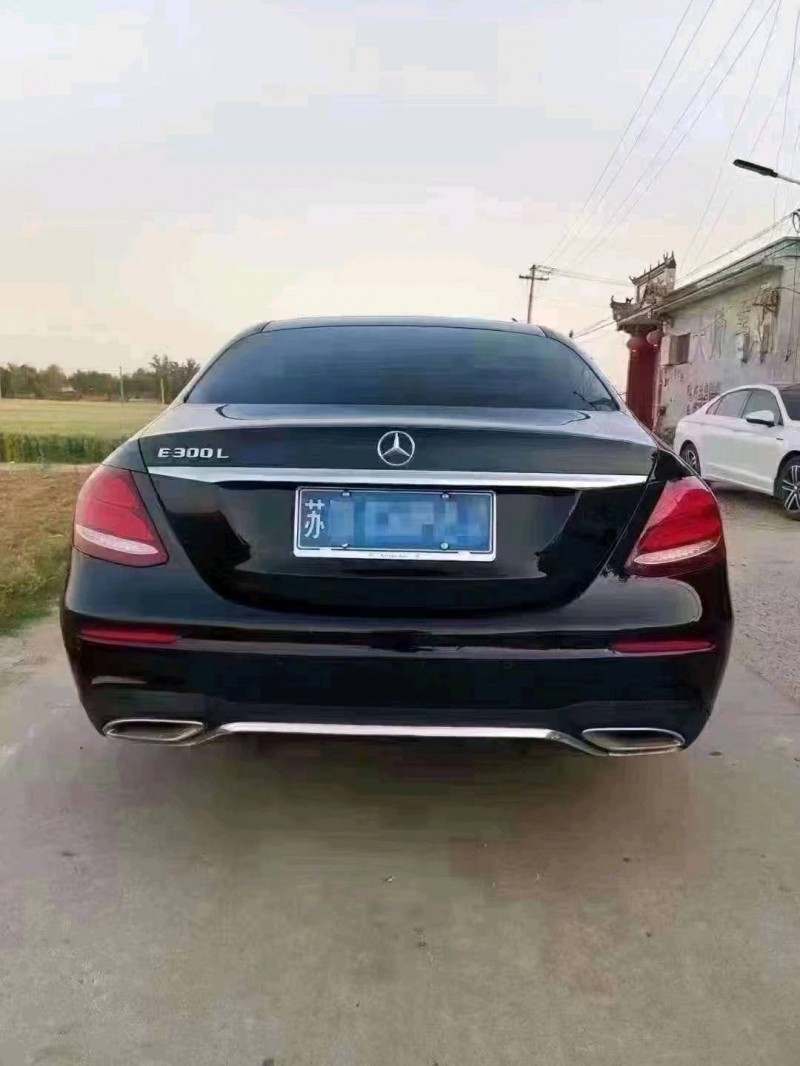 北京18年奔驰E8