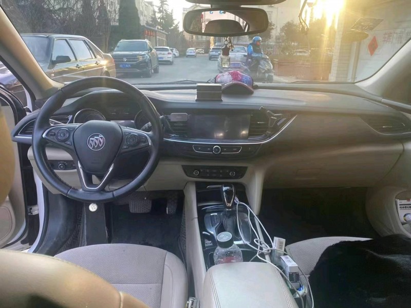 北京18年别克君威5