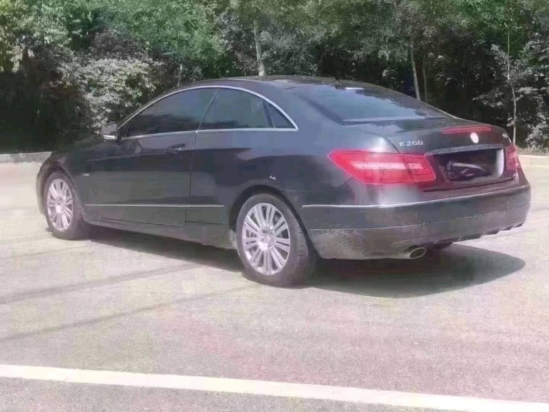 北京11年奔驰E10