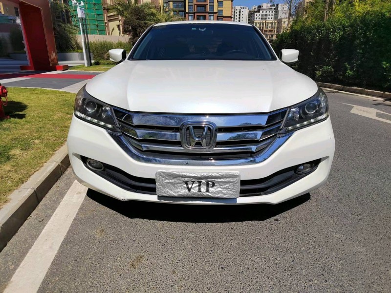 东莞16年本田雅阁1