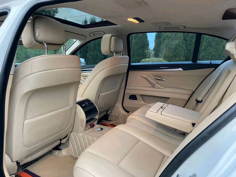 济南13年宝马3系9