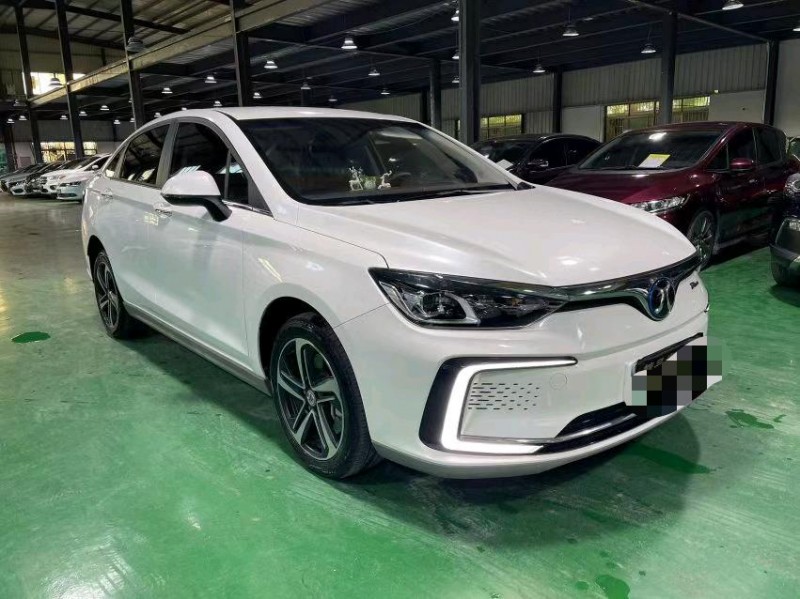 东莞21年北汽新能源EU系列3