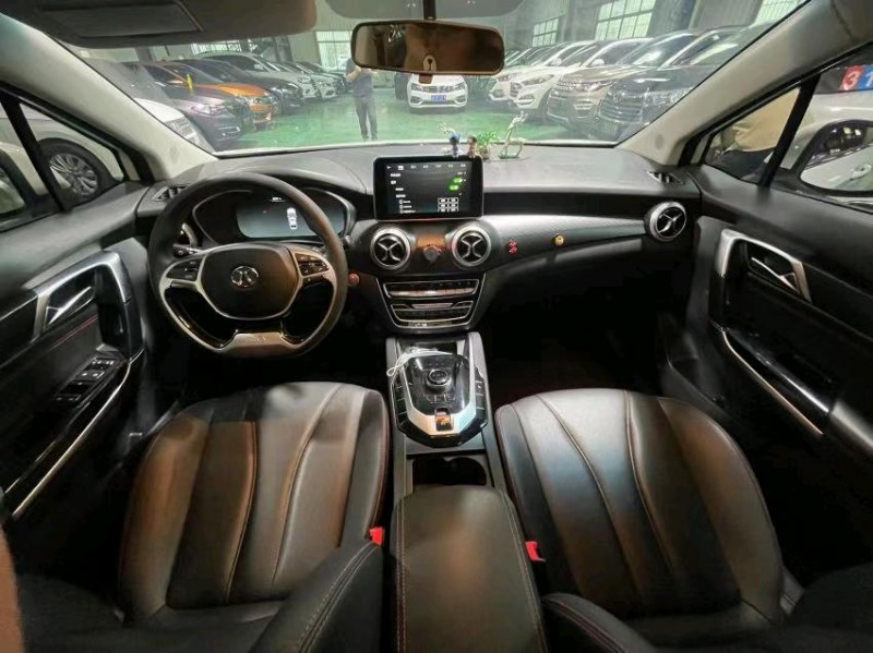 东莞21年北汽新能源EU系列6