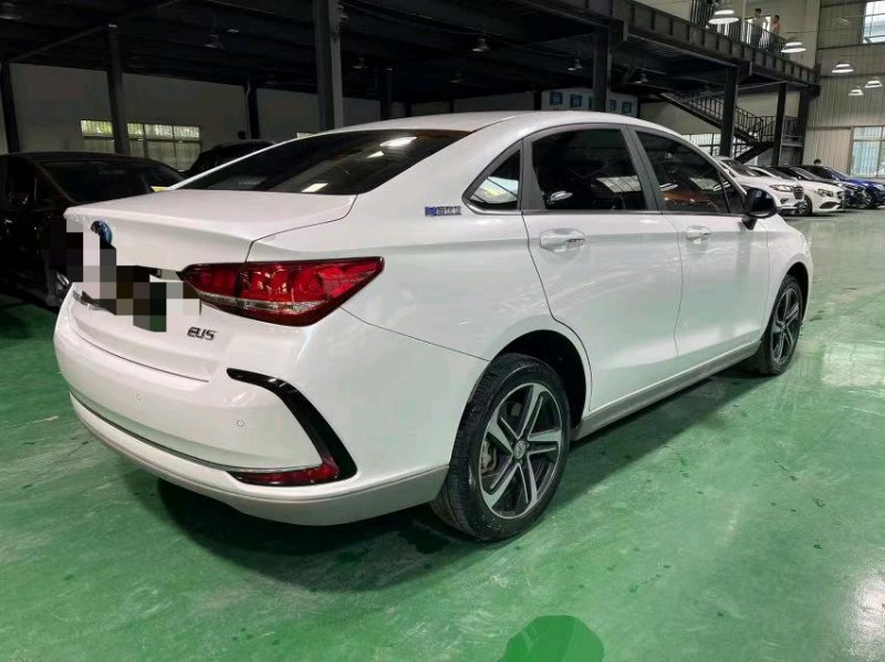 东莞21年北汽新能源EU系列8