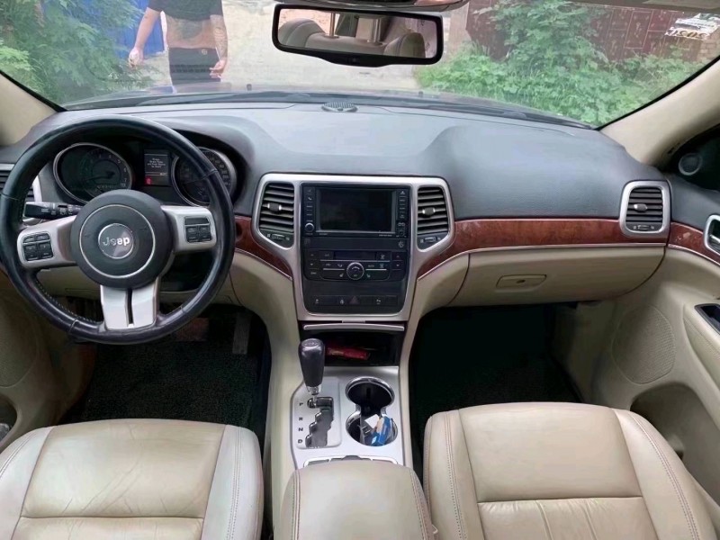 北京11年Jeep大切诺基9