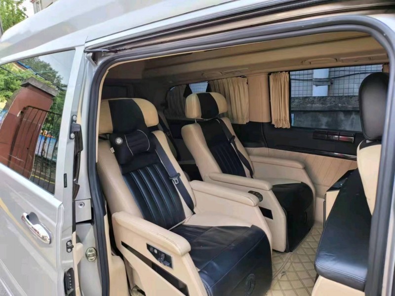 武汉14年奔驰威霆4