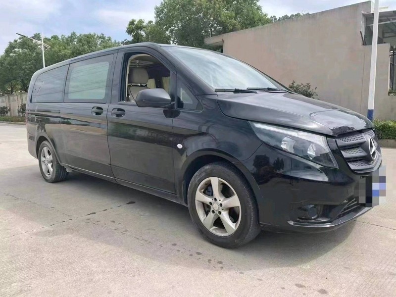 广州18年奔驰威霆2