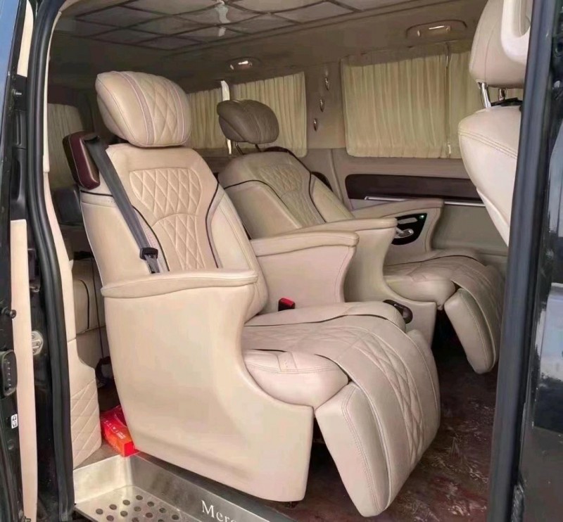 广州18年奔驰威霆5