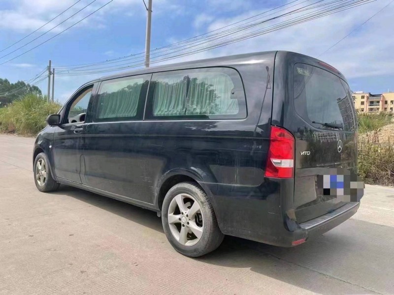 广州18年奔驰威霆9