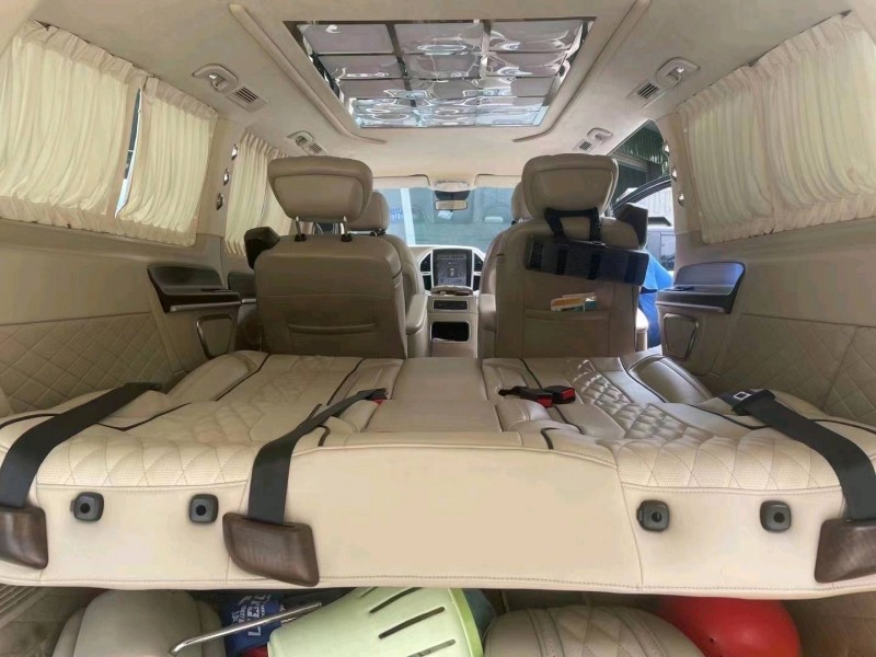 广州18年奔驰威霆7