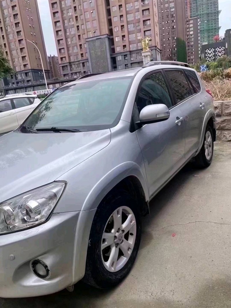 北京12年丰田RAV42