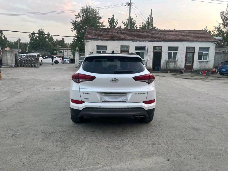 徐州16年现代途胜1