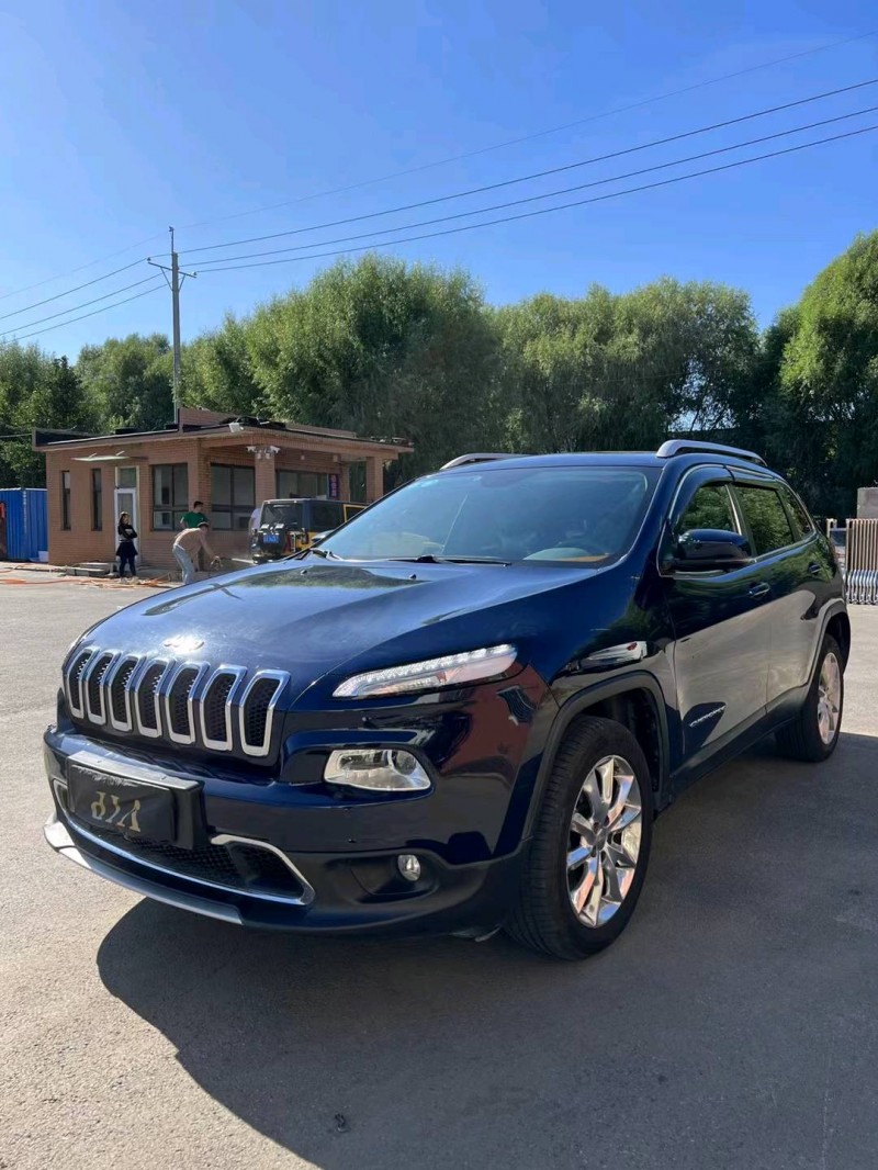 沈阳17年Jeep自由光2