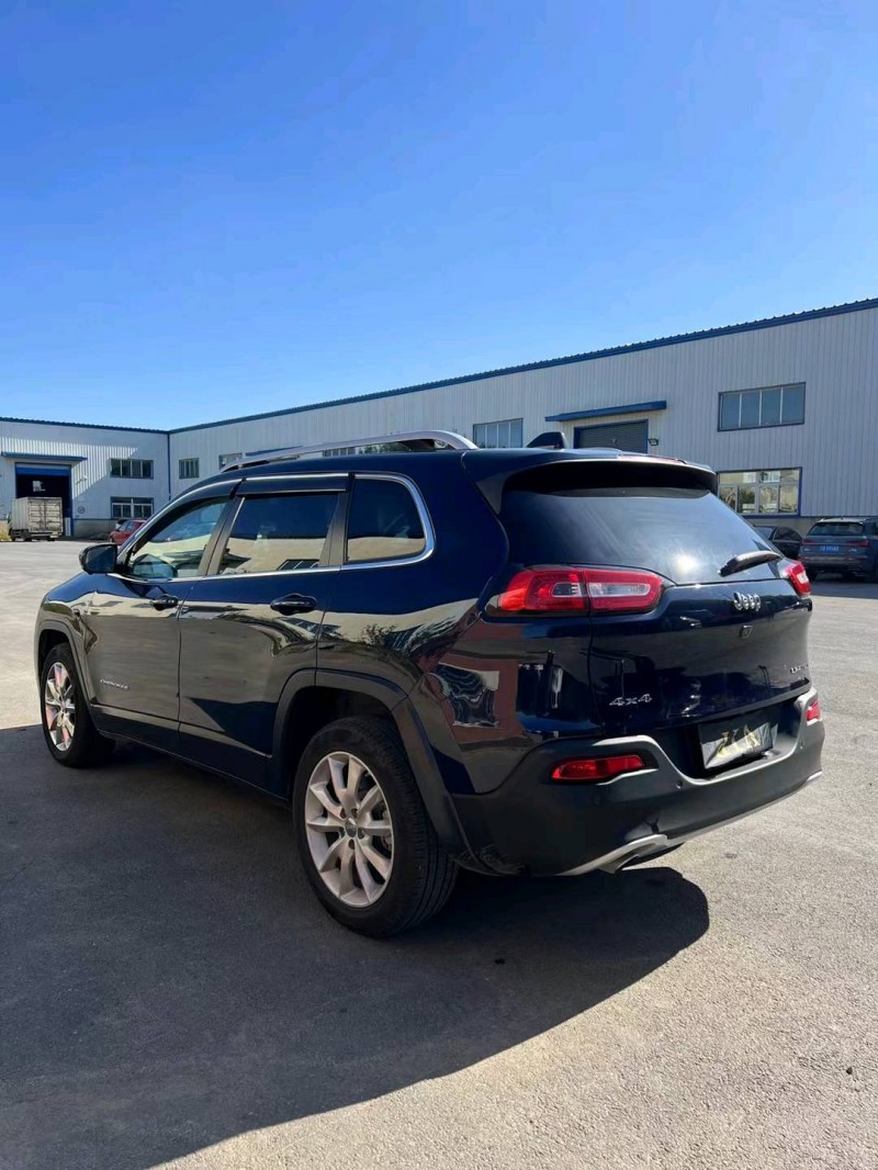 沈阳17年Jeep自由光4