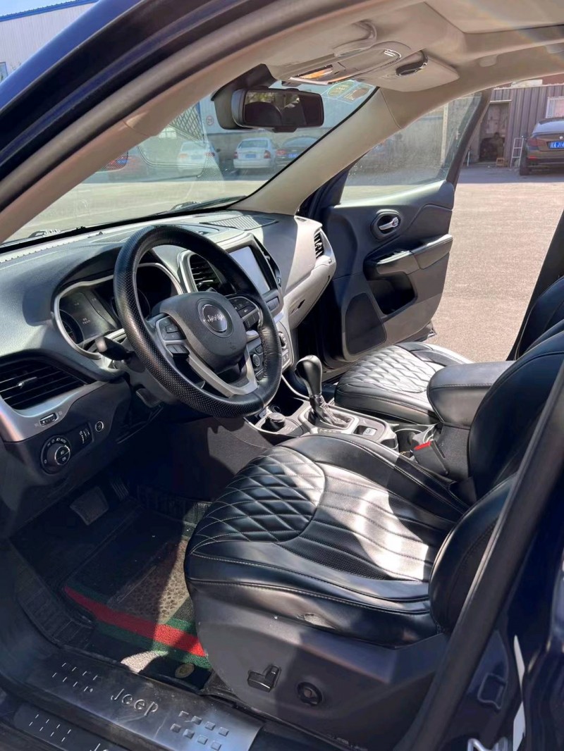 沈阳17年Jeep自由光7