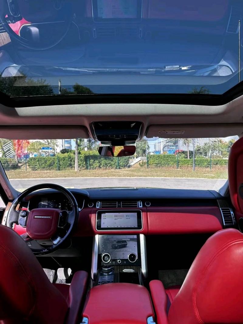 青岛18年路虎揽胜行政4