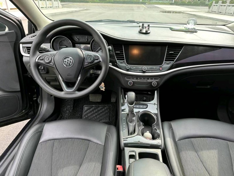 徐州17年别克威朗8