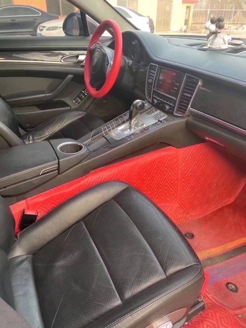 济宁11年保时捷帕拉梅拉6