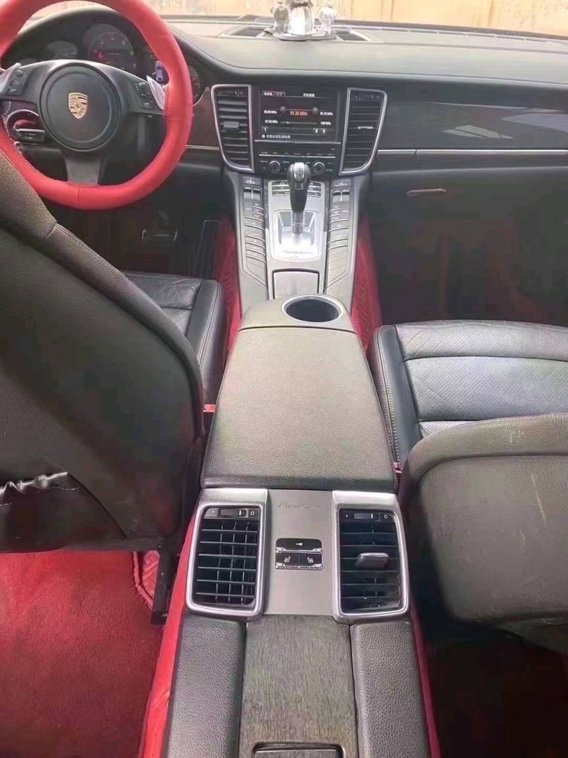 济宁11年保时捷帕拉梅拉7
